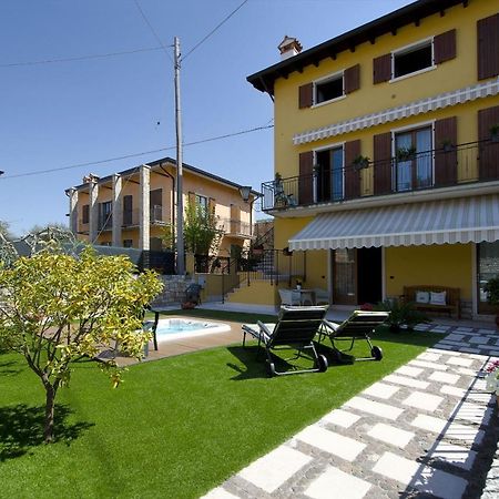 Accogliente Apt Al Centro Con Giardino E Jacuzzi Apartamento Torri Del Benaco Exterior foto